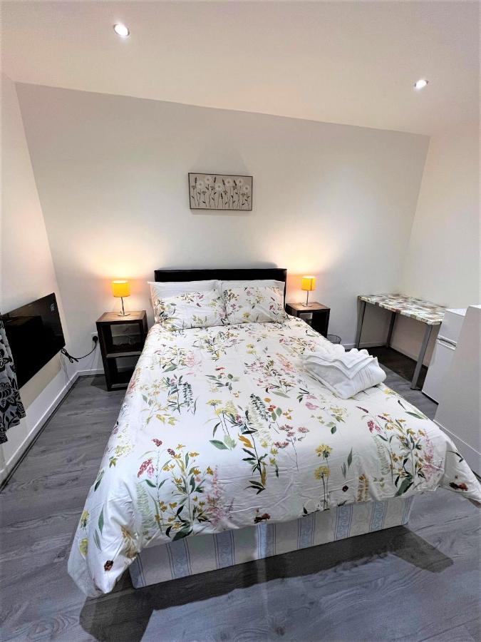 Guest house Stepney Beds To 24