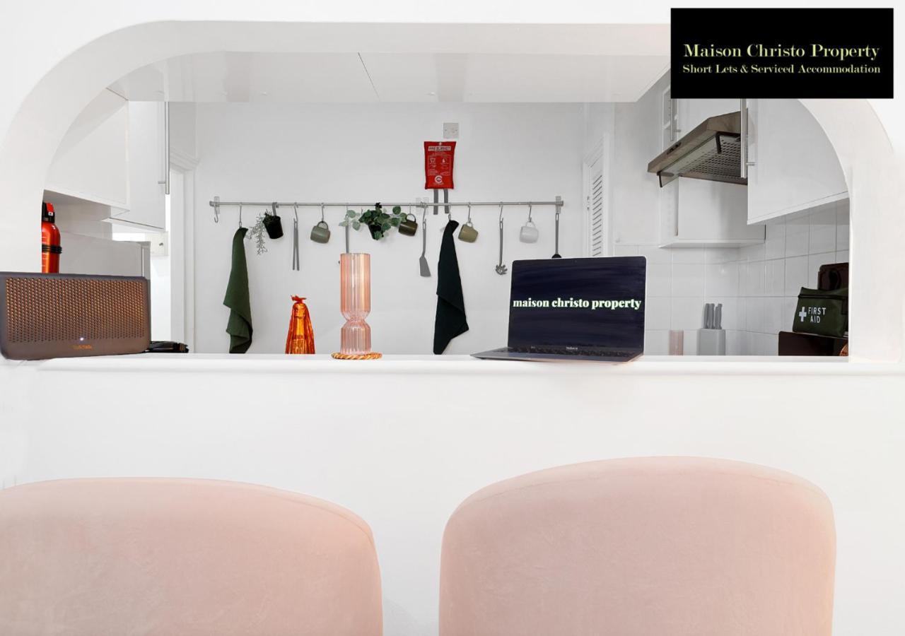 Kirkwall Apartment: Cozy 1-bedroom With Wi-fi By Maison Christo *