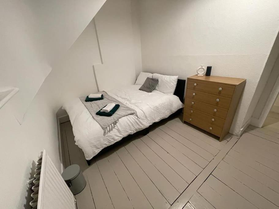 Comfy 2 Bedroom On Tower Bridge Appartamento Londra