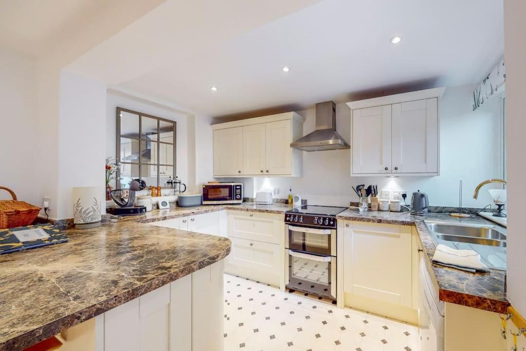 Stunning One Bedroom In Honor Oak Lägenhet London