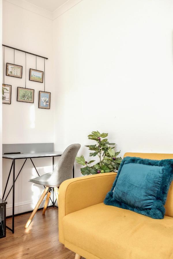 Apartment Entire Lovely Family With Parking, Wifi, Netflix, Self Check-in