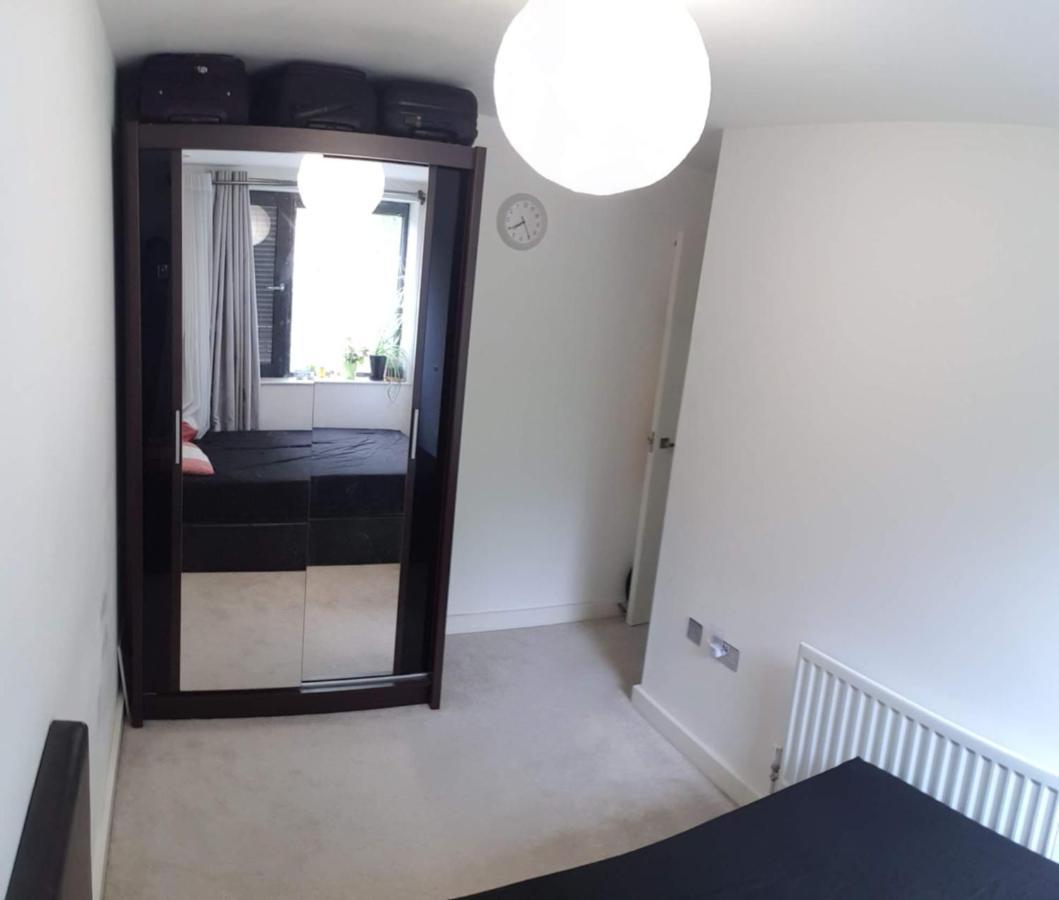 Cape House London: Spacious 4-bedroom Retreat With Garden Holiday home *