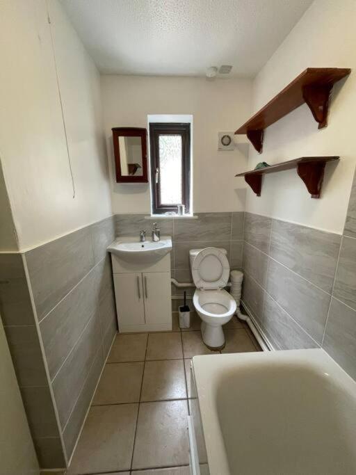 Appartamento Lovely 4 Bedroom 2 Bathroom