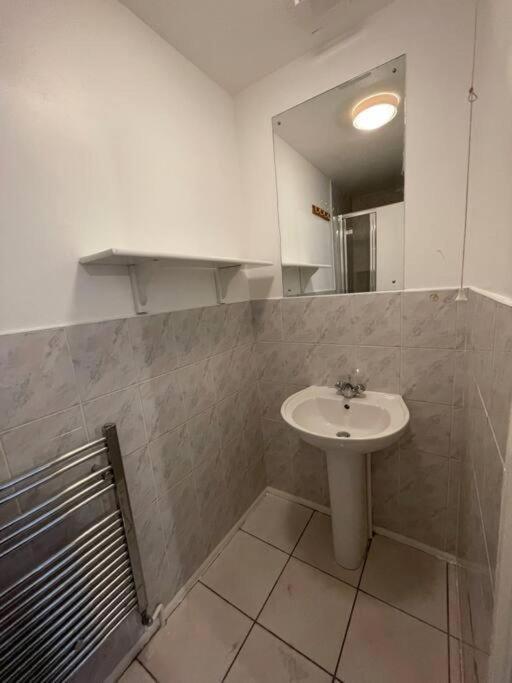 Appartamento Lovely 4 Bedroom 2 Bathroom Londra