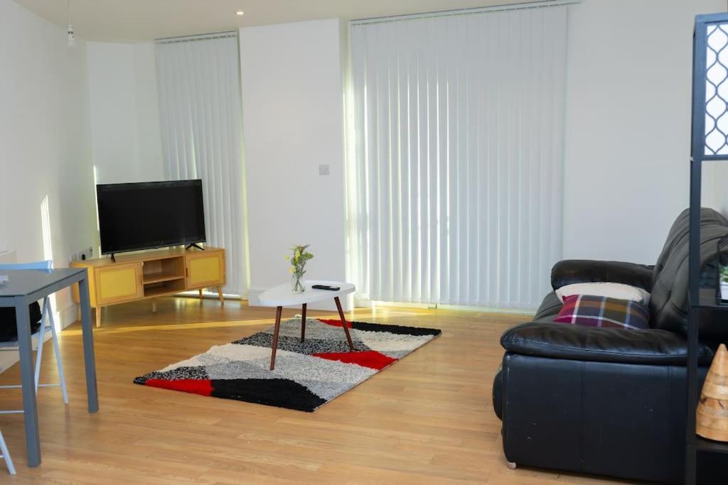 1 Bed Luxury Comfortable Apt Apartment London