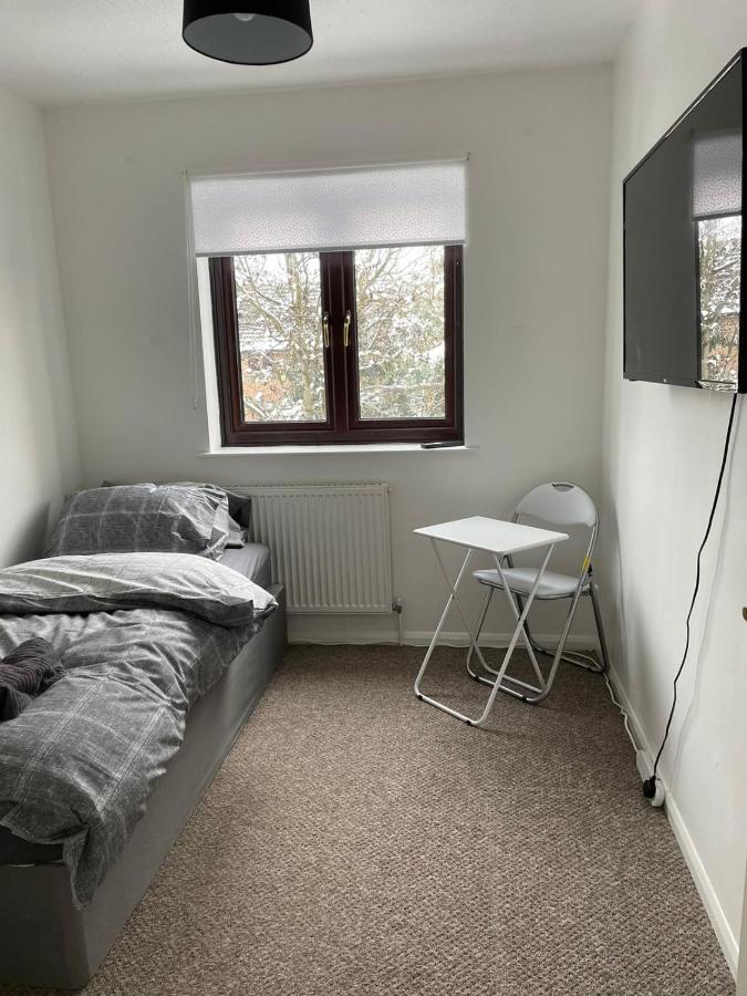 Lovely 4 Bedroom 2 Bathroom Appartamento
