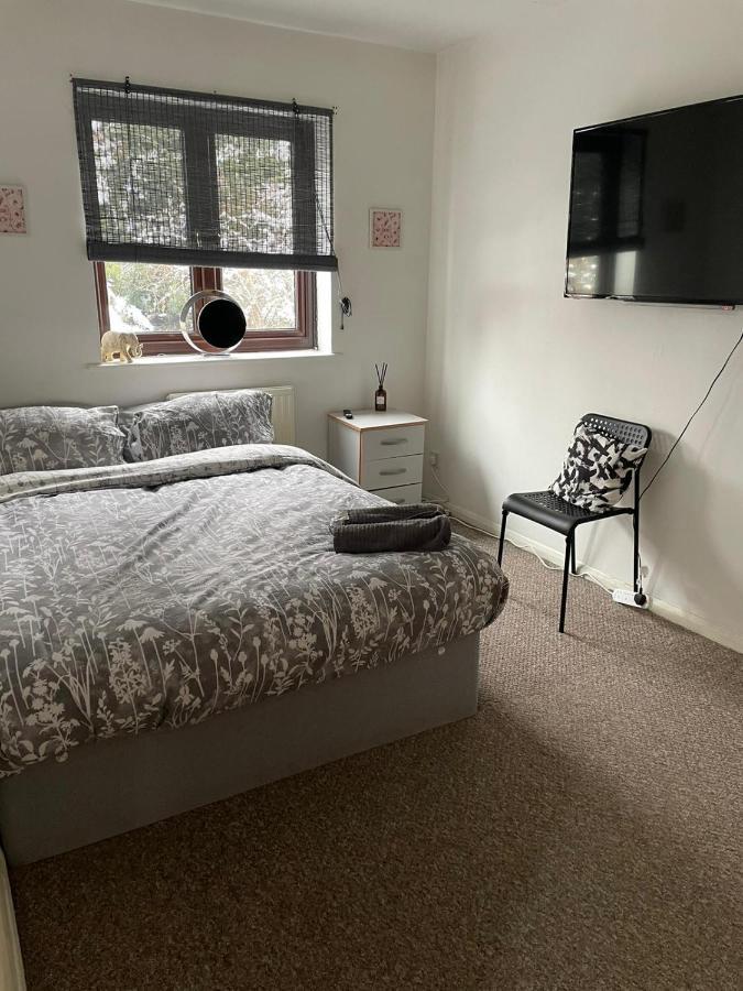Lovely 4 Bedroom 2 Bathroom Appartamento *