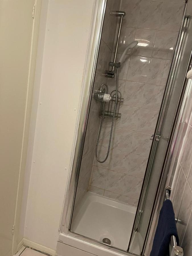 Appartamento Lovely 4 Bedroom 2 Bathroom *