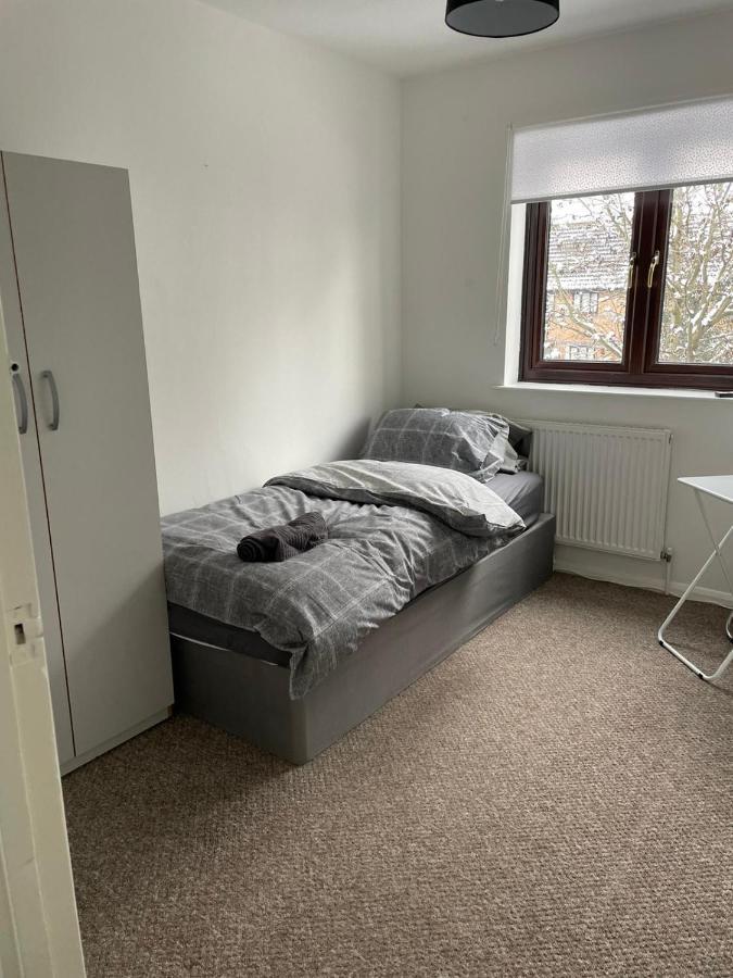 Lovely 4 Bedroom 2 Bathroom Appartamento *