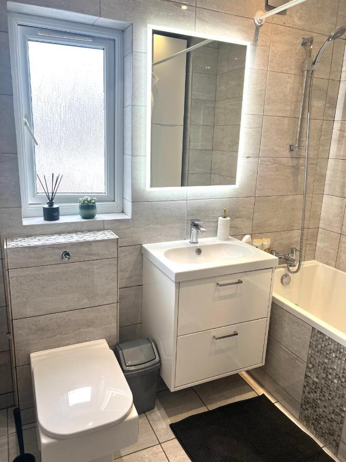 Cosy Double Bedroom For One Guest Pensionat London