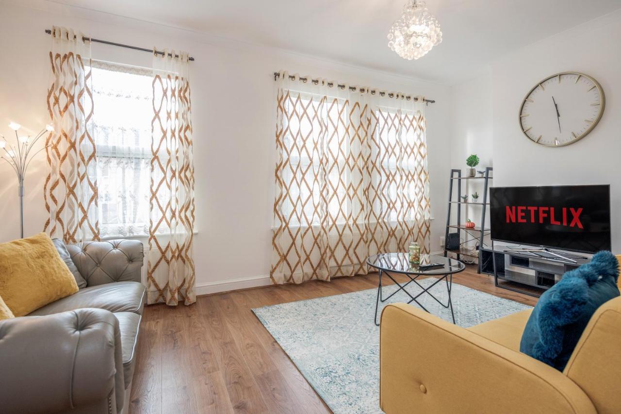 Entire Lovely Family With Parking, Wifi, Netflix, Self Check-in London