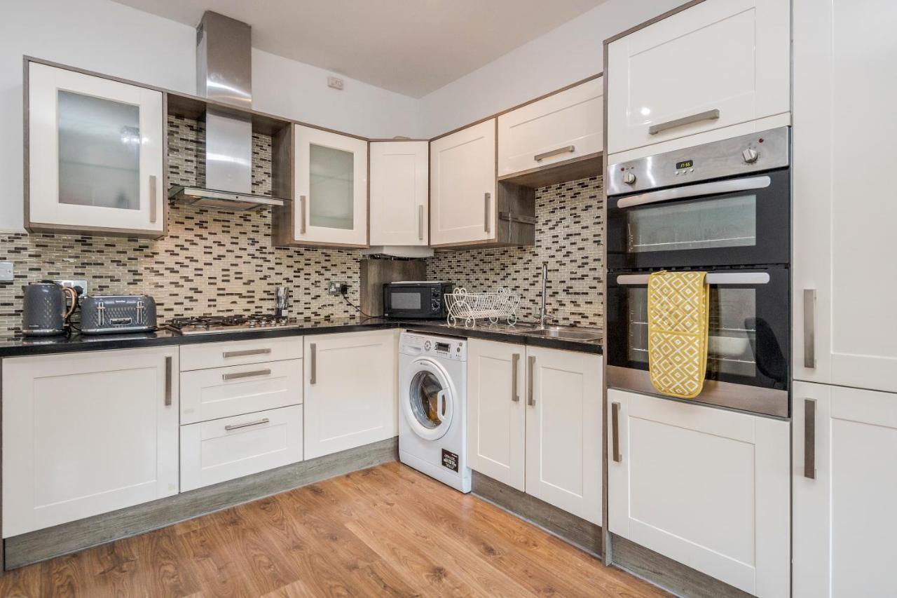 Entire Lovely Family With Parking, Wifi, Netflix, Self Check-in Apartment