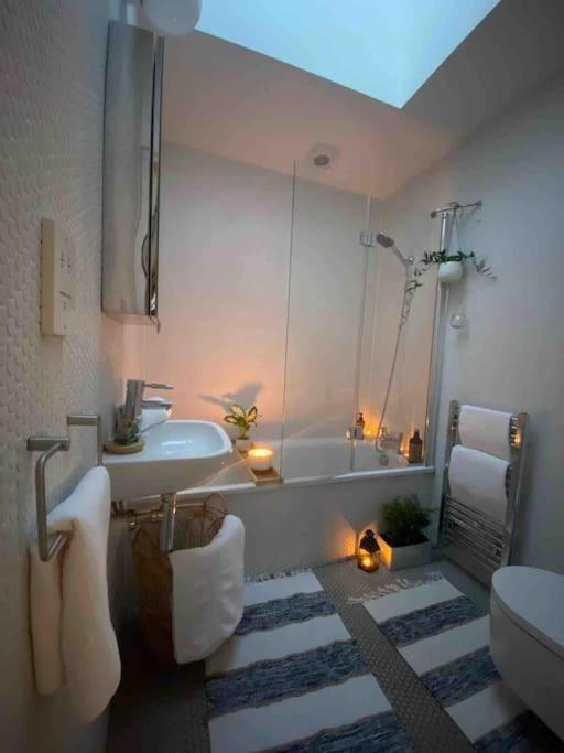 Spitalfields Market Penthouse Flat With Balcony *