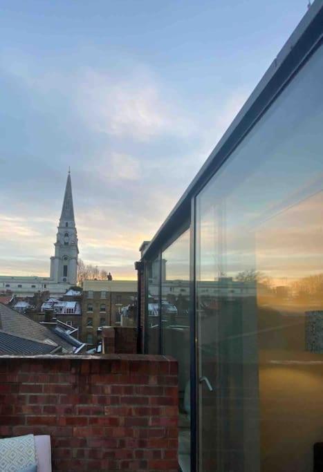 Spitalfields Market Penthouse Flat With Balcony *