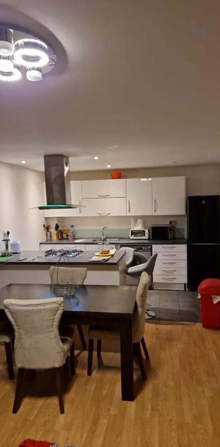 Docklands 2 Bedroom 2 Bath Appartement Londen
