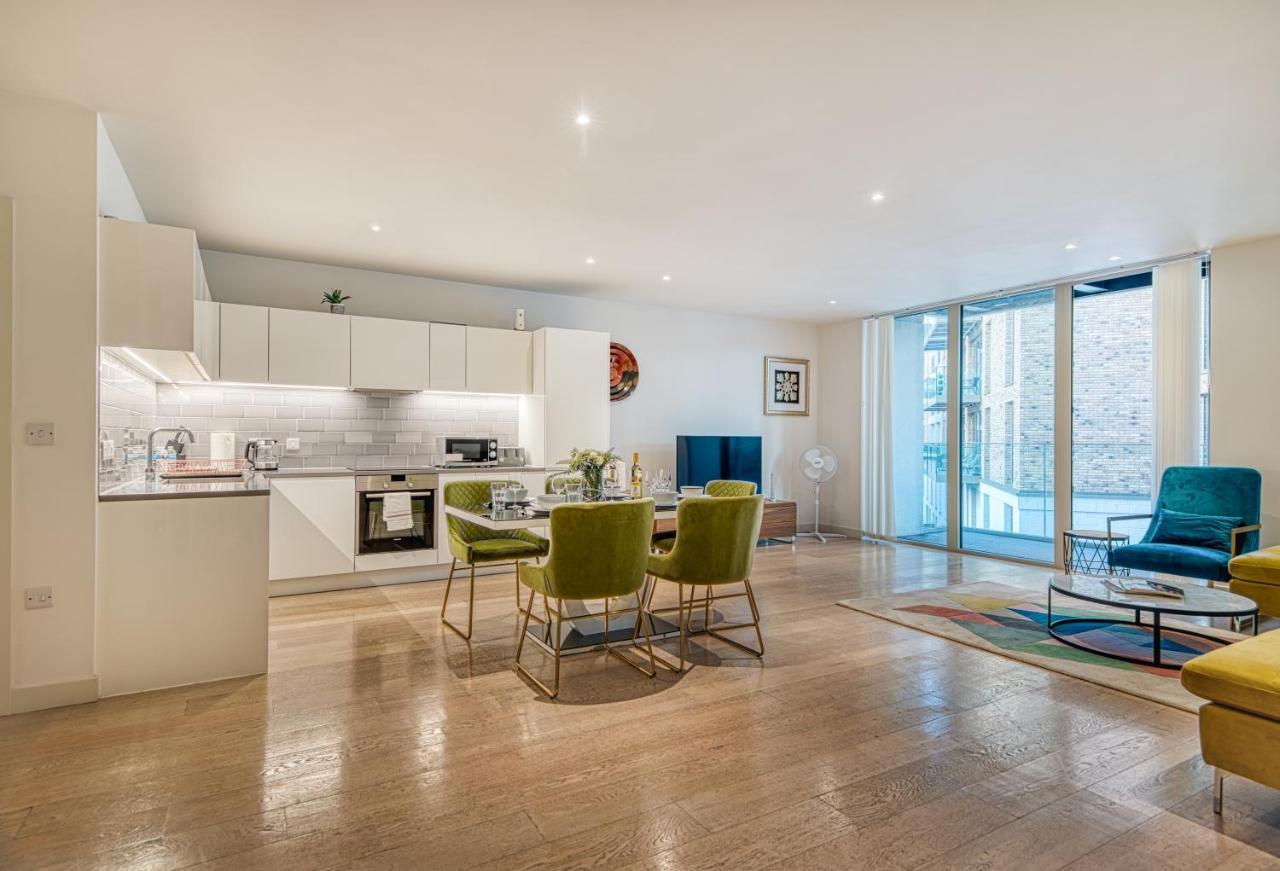 Austin David Royal Wharf Apartment