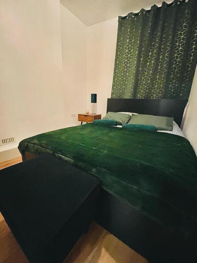Luxury With Private Jacuzzi Hot Tub & Sauna Appartamento Londra