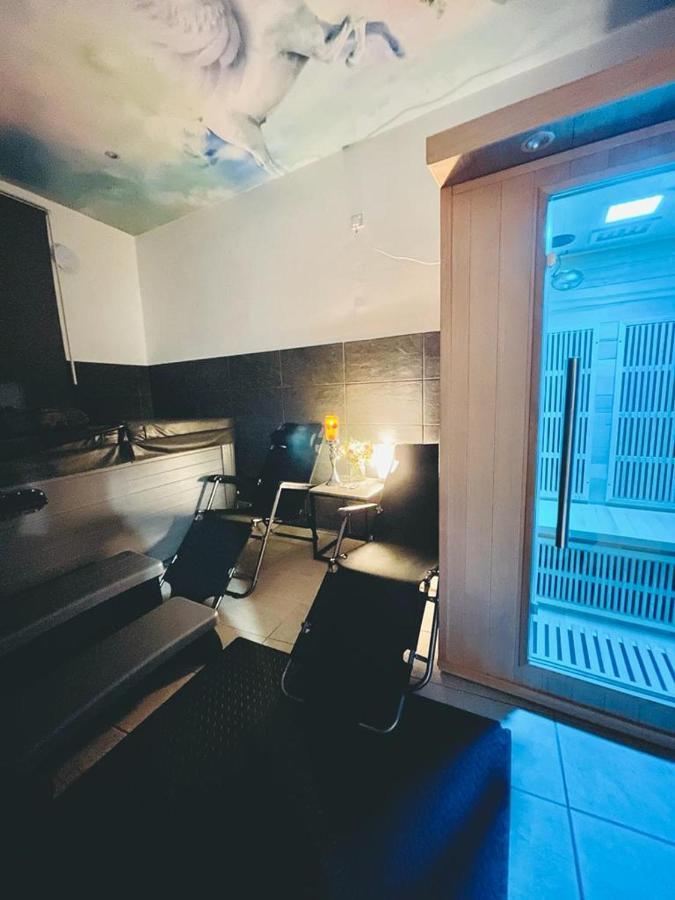 Appartamento Luxury With Private Jacuzzi Hot Tub & Sauna Londra