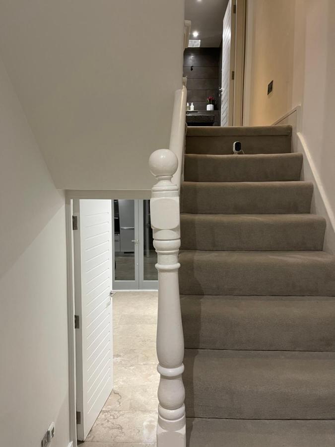 Feriehus Spacious 4br, 2ba London