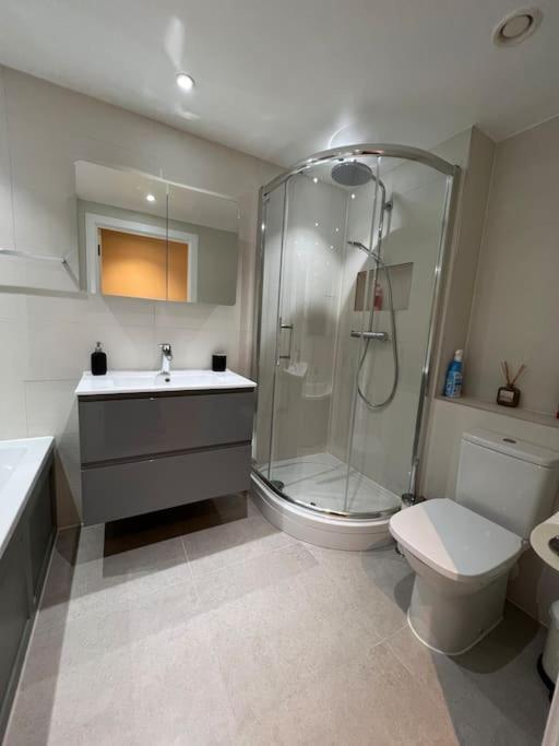 2bed Stratford With Easy Access To London, O2, Excel, Parking Nearby Leilighet