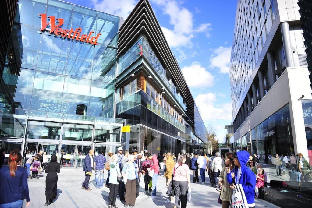 2bed Stratford With Easy Access To London, O2, Excel, Parking Nearby Leilighet London