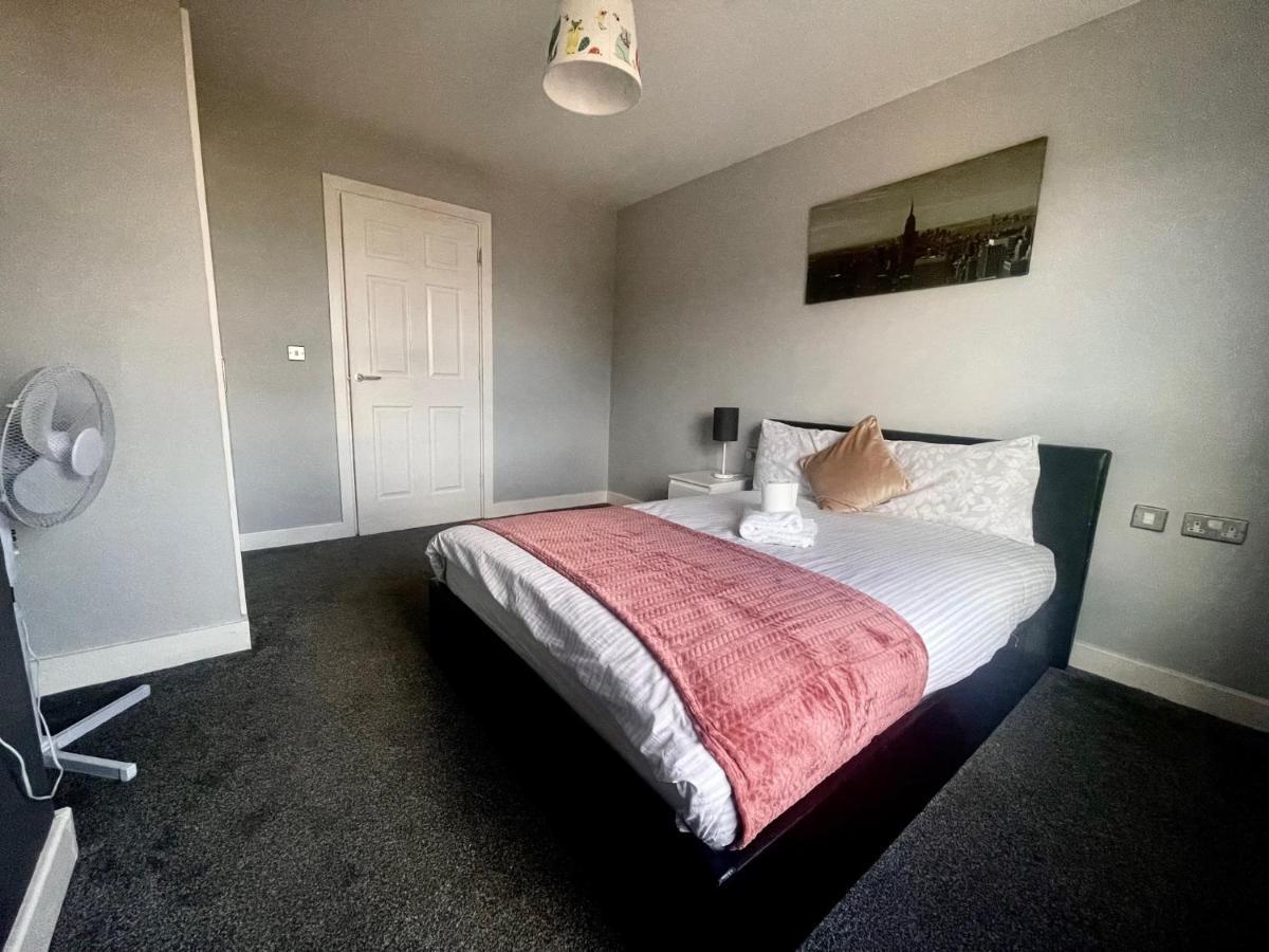 Remo Near Canary Wharf & 02 Arena * London