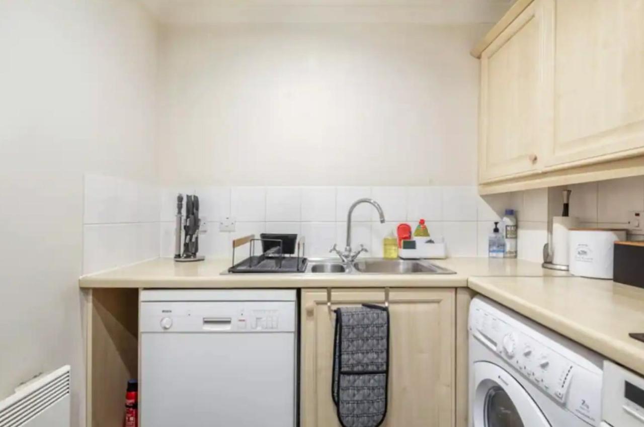 Lägenhet 1 Bedroom Flat With Free Parking London