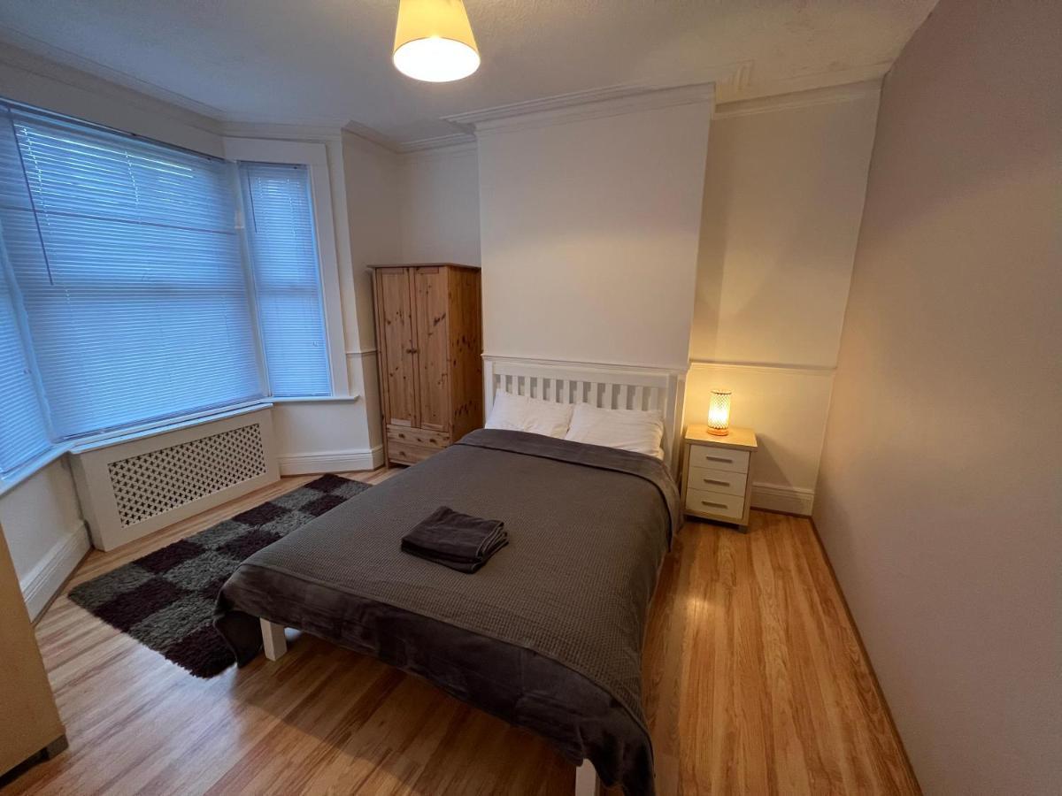 Entire Luxury 4 Bedroom Victorian House With 2 En-suite - Forest Hill, Lägenhet London
