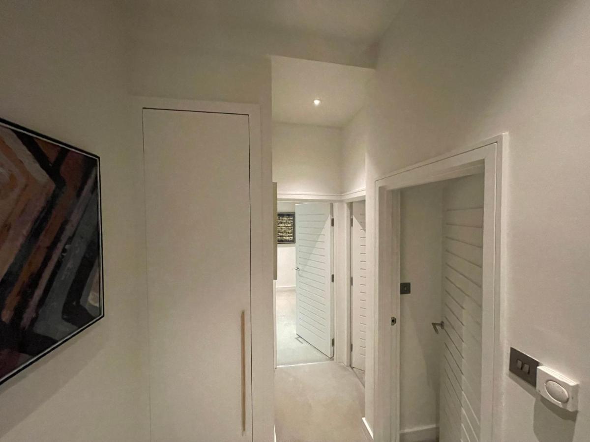 Spacious 4br, 2ba * London