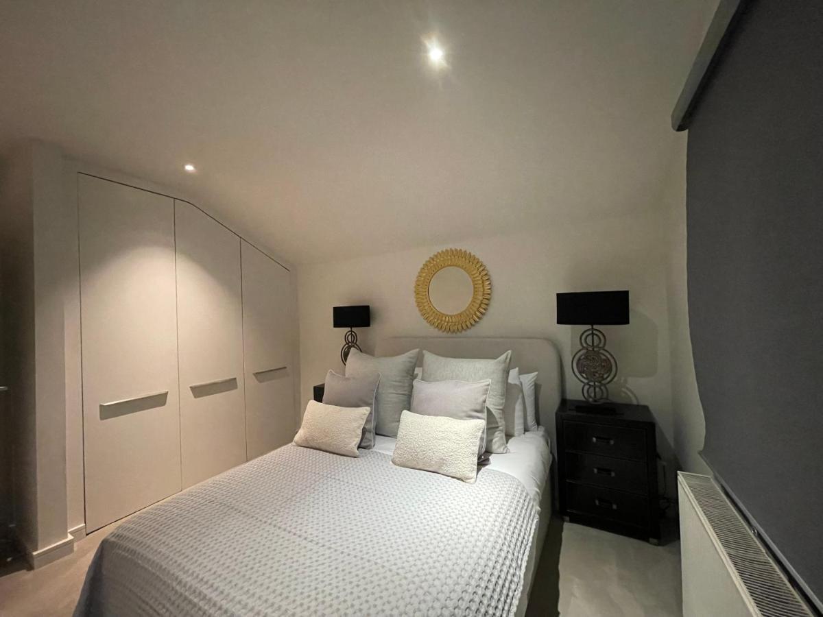 Spacious 4br, 2ba Feriehus London
