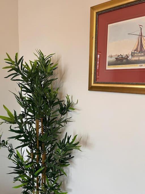 2 Bed Flat In Canning Town