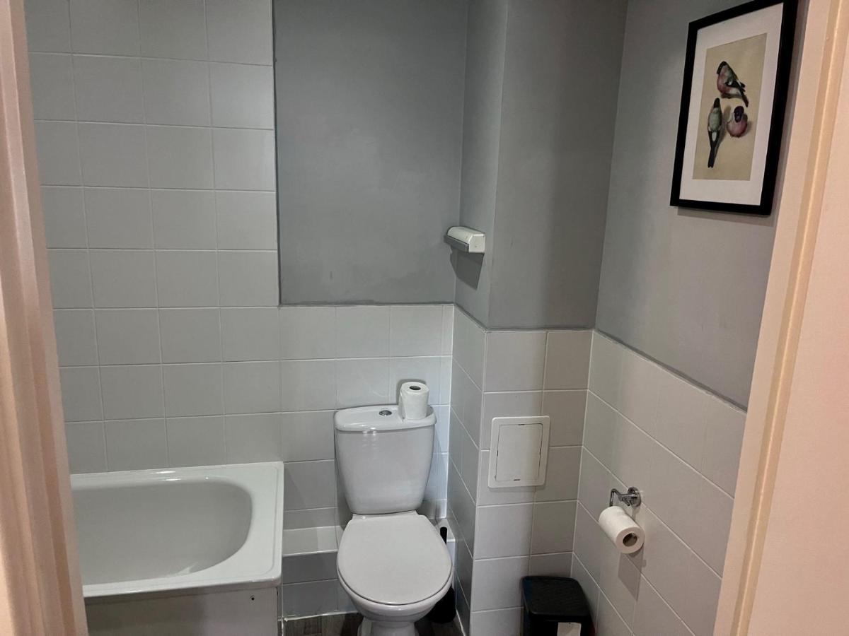 Remo Near Canary Wharf & 02 Arena * London