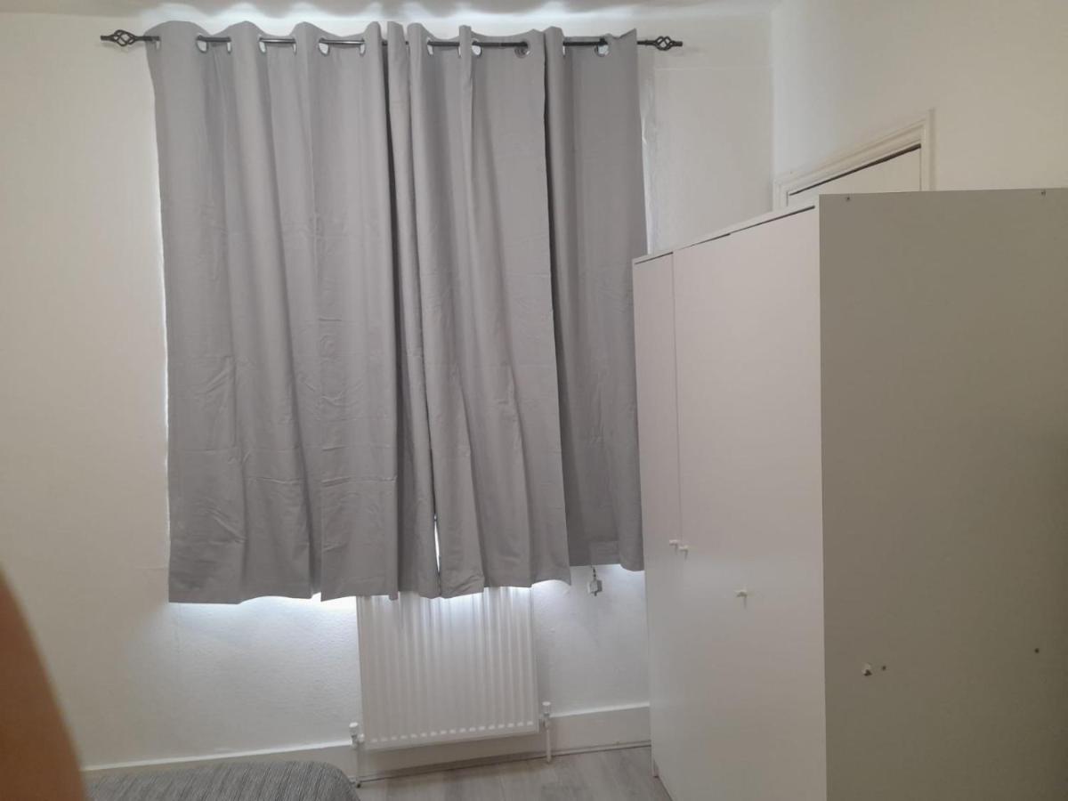 Two Bedroom Close To Central *