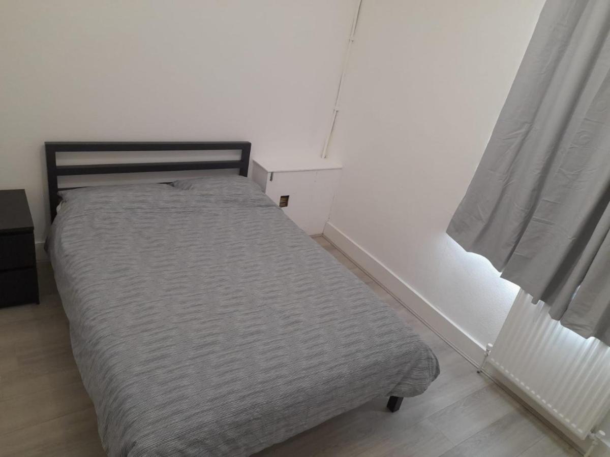 Two Bedroom Close To Central Apartment London