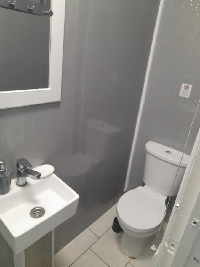 Two Bedroom Close To Central Apartment London