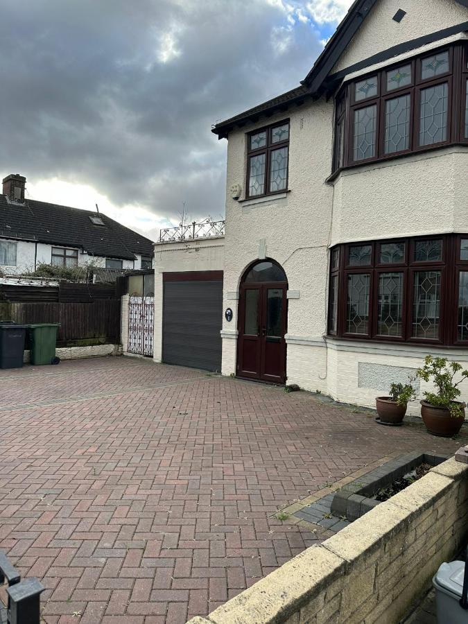 Amazing And Romantic O2 Arena 4 Bedrooms House Free Parking Feriehus *