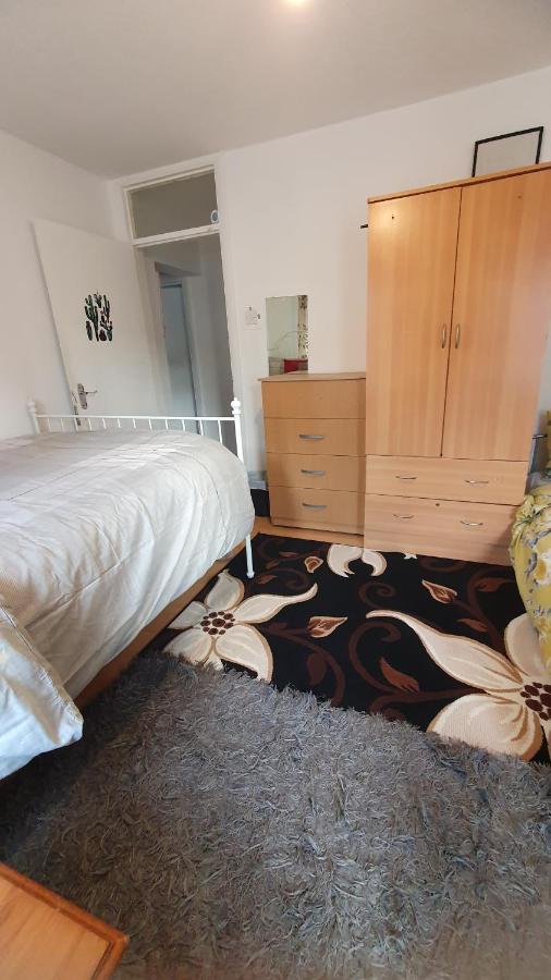 Merciful King Room, In Zone 2-3 * London