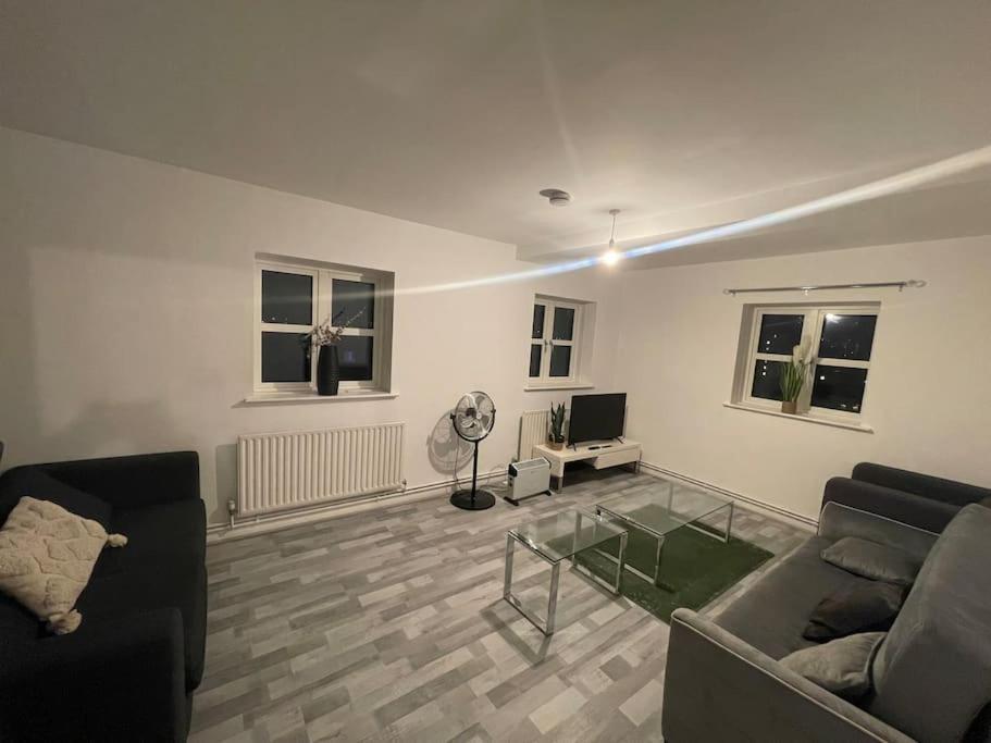 Lejlighed Lovely Spacious Entire 1 Bedroom - New Management London