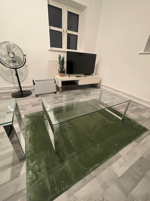 Lovely Spacious Entire 1 Bedroom - New Management London