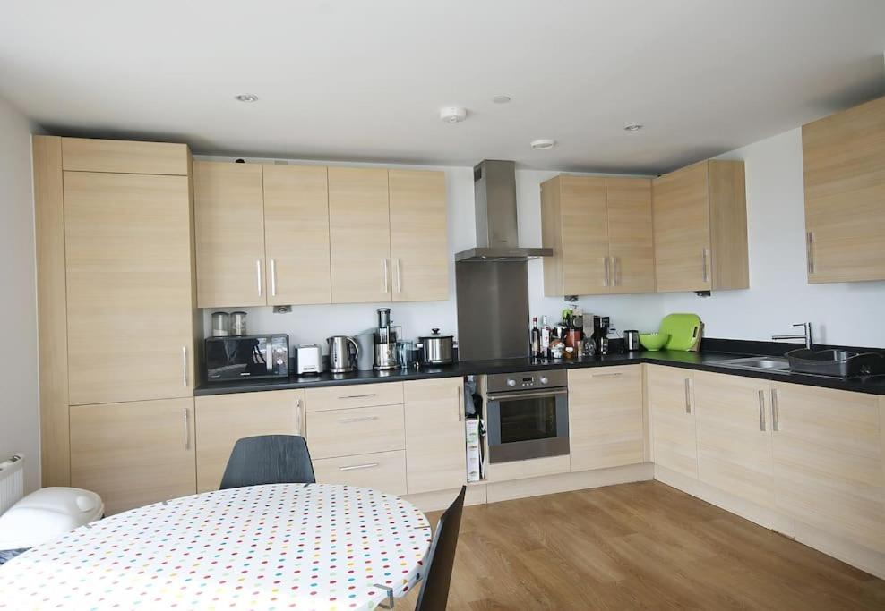 2 Bed 2 Baths Apt In Stratford Lägenhet *