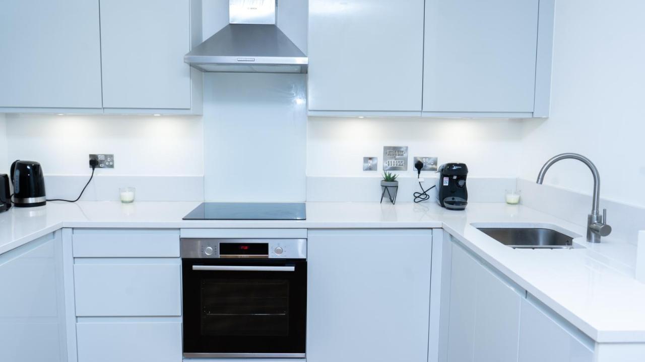 Guerneville 1 Bedroom Luxury Royal Wharf By Excel Exhibition Centre Apartment London