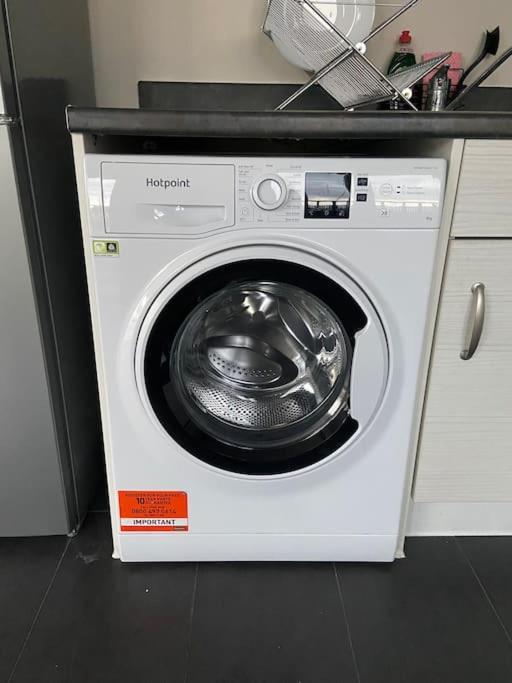 Modern 1-bedroom Close To City Airport Lejlighed *