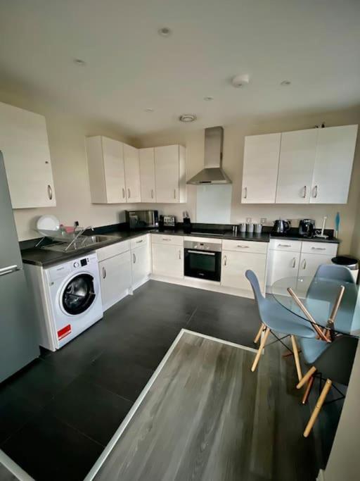 Modern 1-bedroom Close To City Airport Lejlighed *