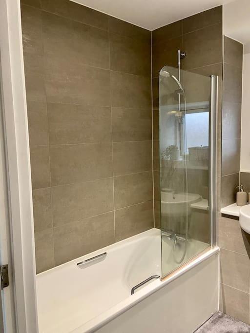 Modern 1-bedroom Close To City Airport Lejlighed