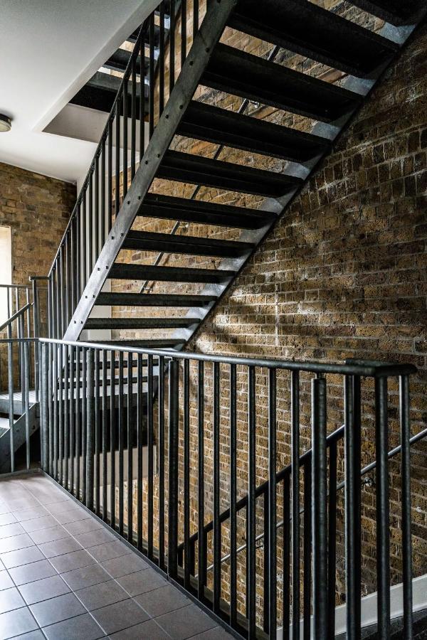 Livestay-fabulous Three Bed Warehouse Conversion Appartement Londen
