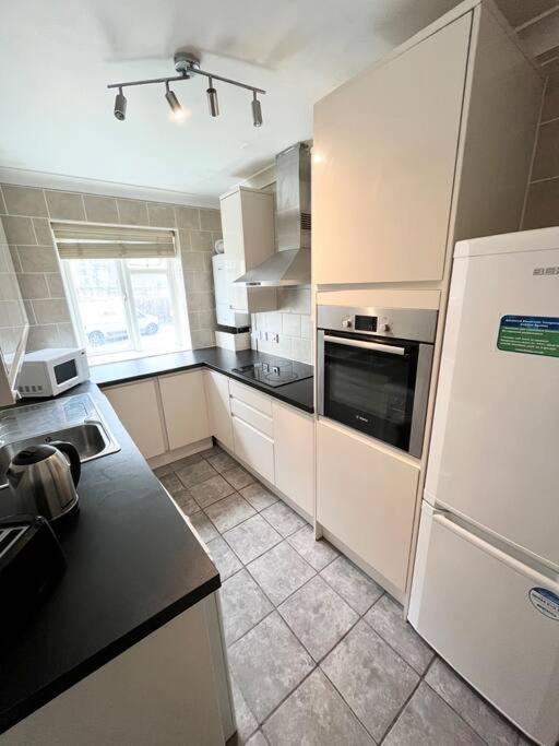 Aprt 10mins Walk From The Shard! * Londra