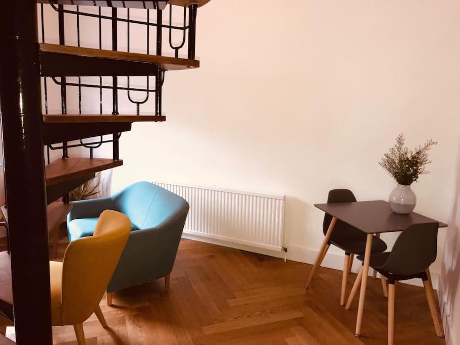 Stylish New Listing! Free Parking, Trendy Location Londen