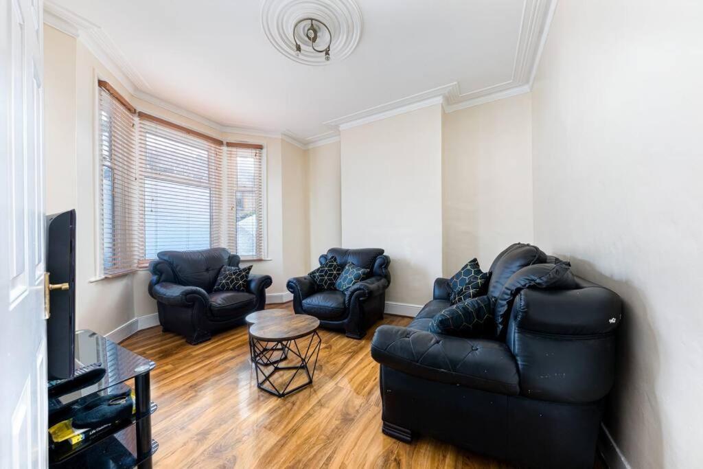 Semesterbostad Cozy 4 Bedroom In Hackney, London