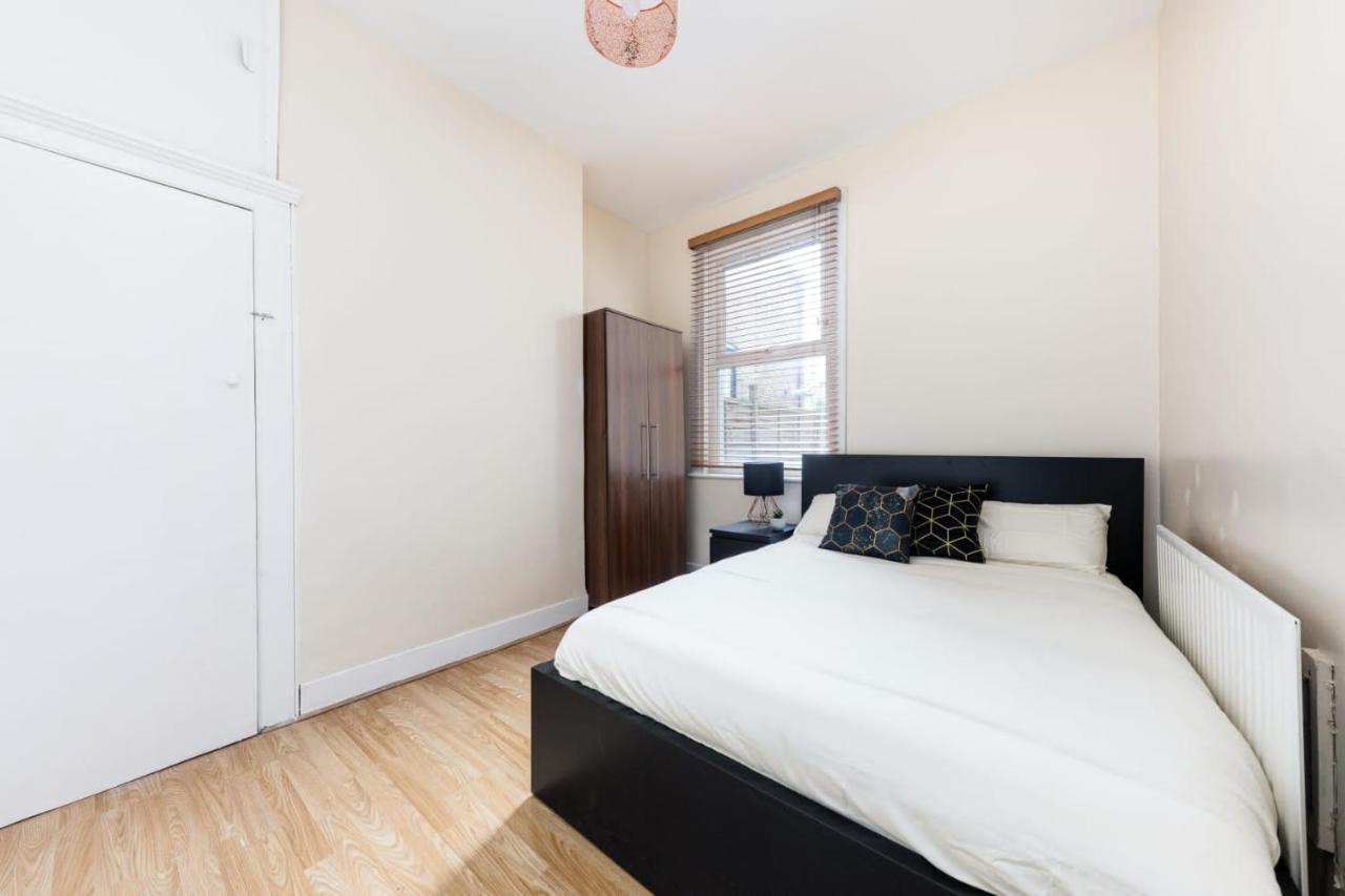 Cozy 4 Bedroom In Hackney, London