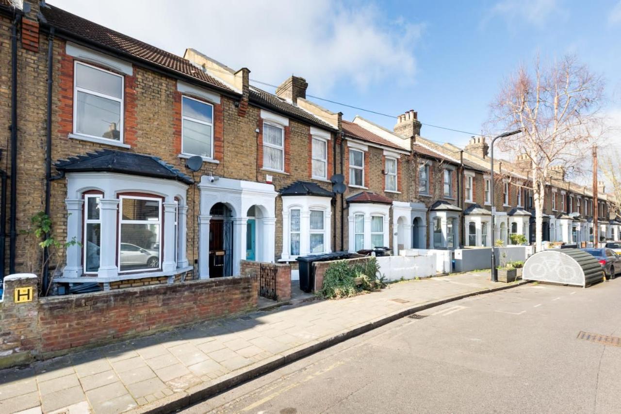 Cozy 4 Bedroom In Hackney,